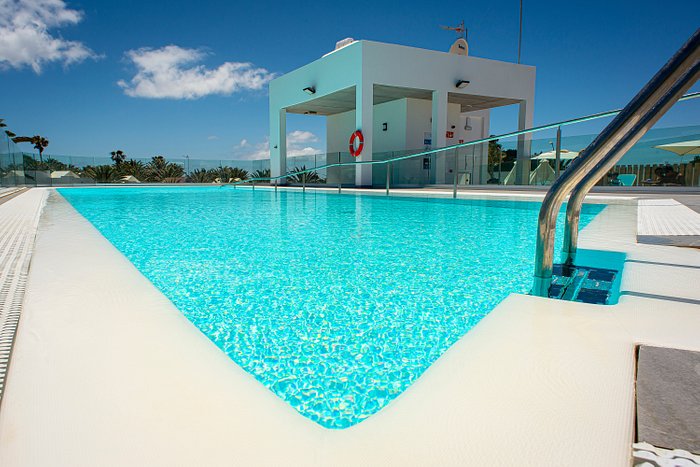 imagen de la piscina del complejo hotelero Taimar